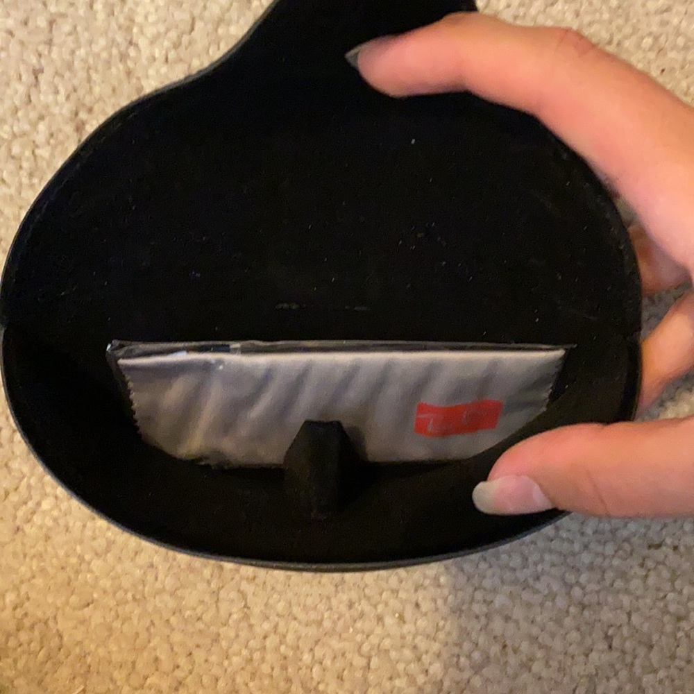 Ray-Ban CASE - Picture 3 of 3